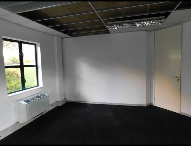 472M² OFFICE TO LET IN HYDE PARK